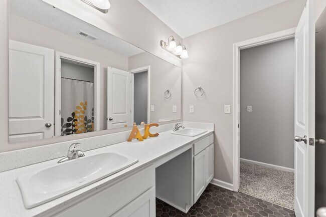 Building Photo - 8609 Warbler Br Wy