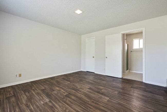 Building Photo - 4913 Westlake Dr