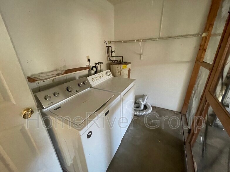 Building Photo - 1433 Covington Cir W