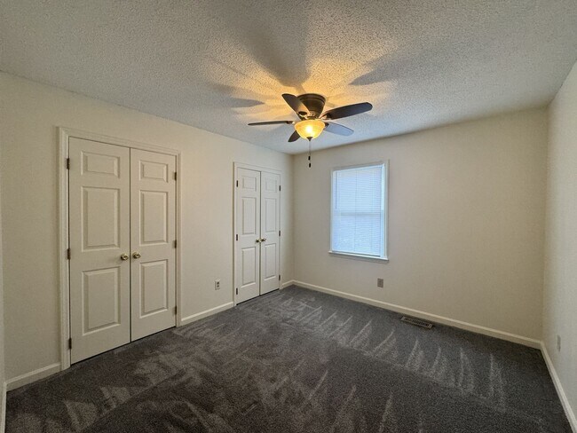 Building Photo - ****** HALF OFF FIRST FULL MONTH OF RENT!! ******