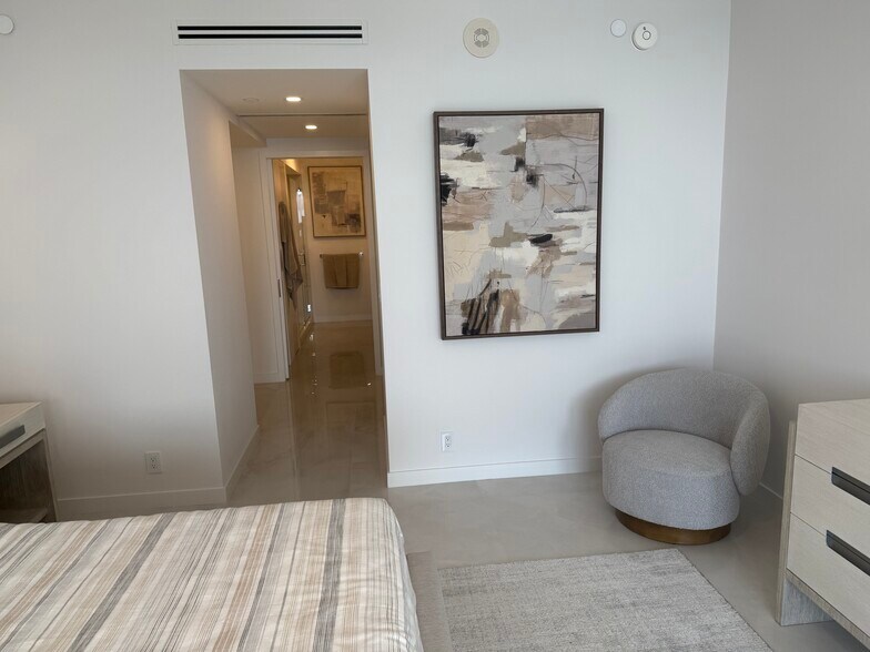 Building Photo - 3200 N Ocean Blvd