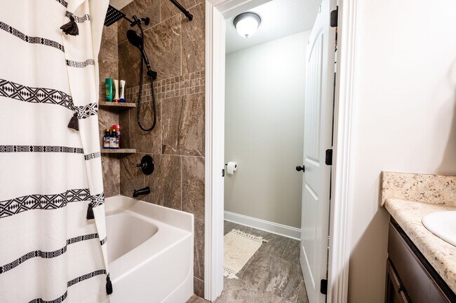 Building Photo - Pet Friendly Three Bedroom!