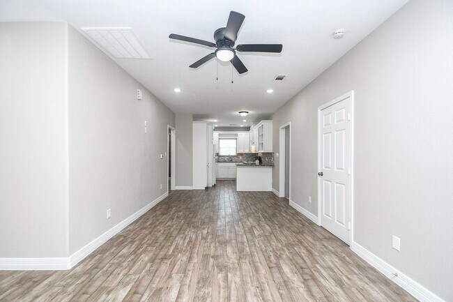Building Photo - 1405 Richard Ave
