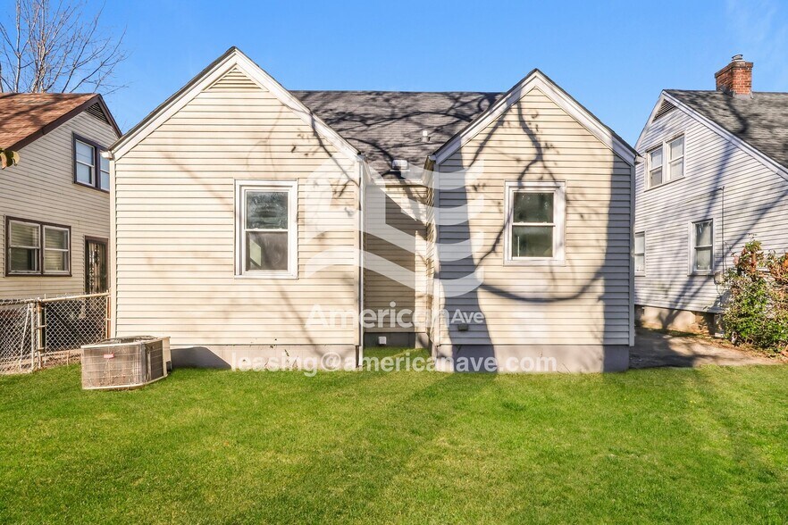 Building Photo - 3906 Jewell Ave