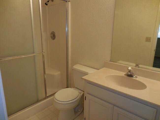 Building Photo - Spacious 2-Bedroom, 2-Bath Single-Story Du...