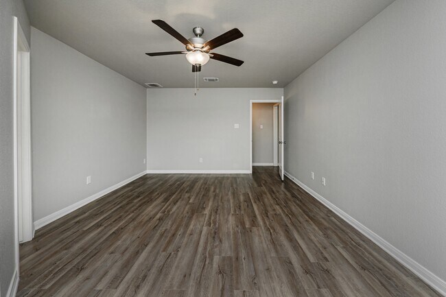 Building Photo - 623 Hollyhock Dr