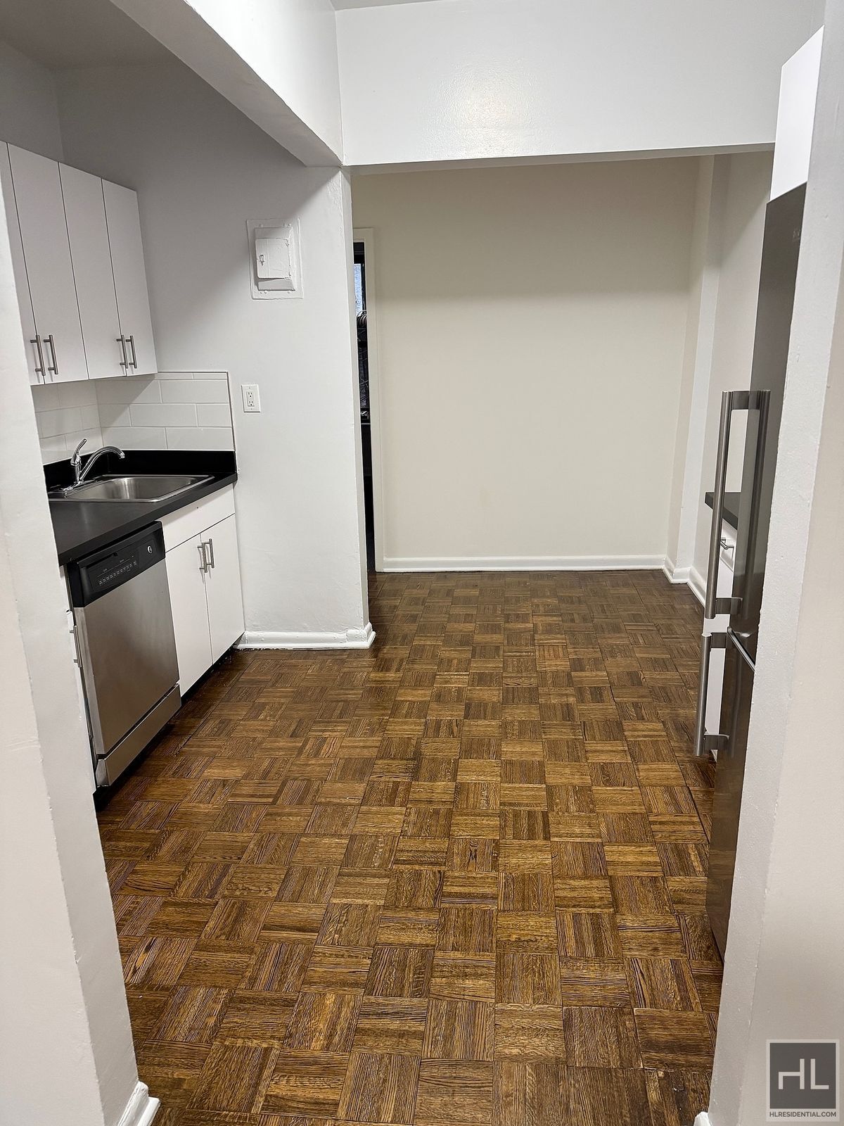 Building Photo - 3 AVENUE