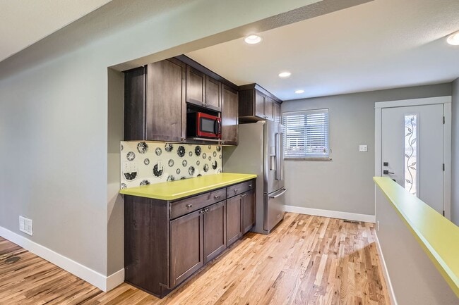 Building Photo - 4 Bed, 2 Bath Duplex in East Colfax – Brig...