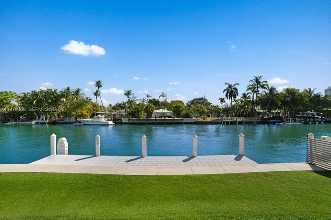 Building Photo - 1051 W 48th St