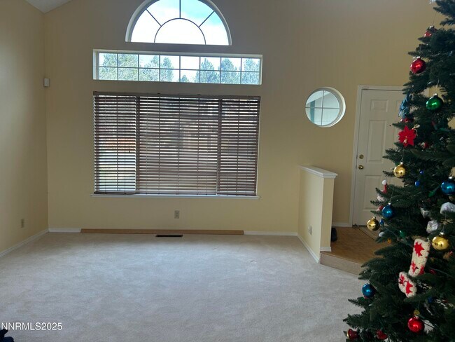 Building Photo - 1809 Lakeland Hills Dr