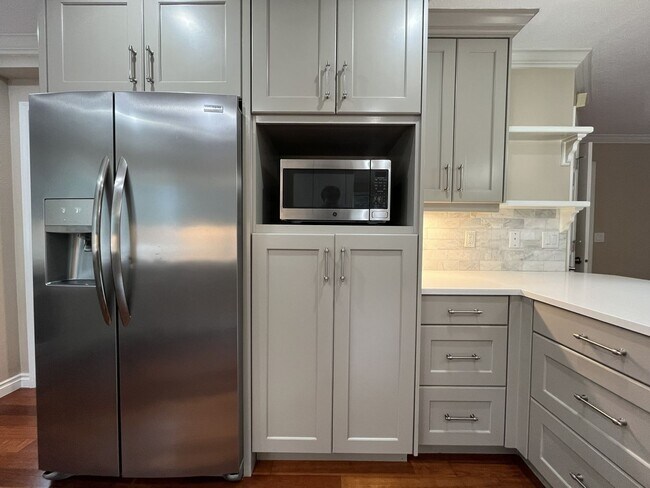 Building Photo - Stunning 4BR Home with Formal Living & Dining, Office & Gourmet Kitchen