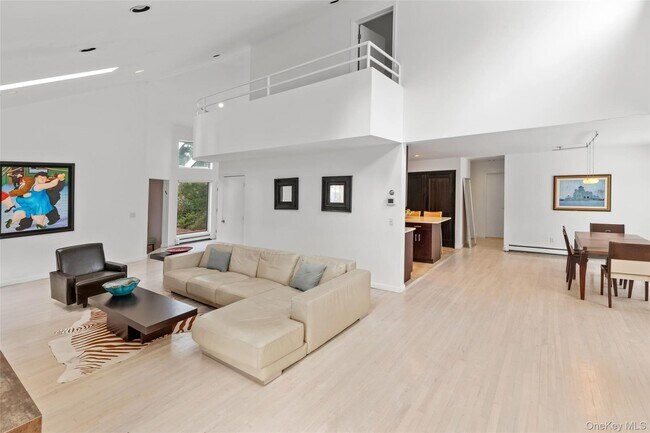 Building Photo - 9 The Registry