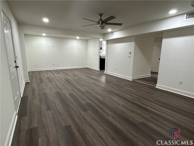 Building Photo - 148 Johnson Dr