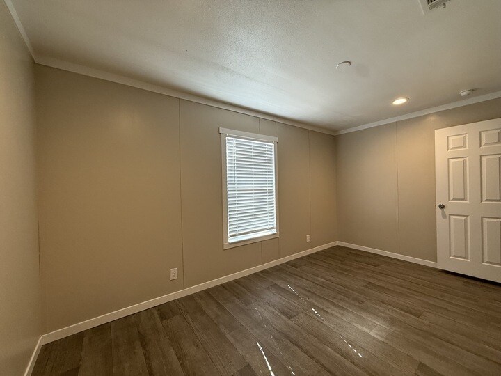 Building Photo - 109 Janice St