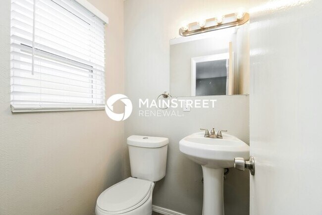 Building Photo - 4 Bedroom Pet-Friendly Home in FORT WORTH,...