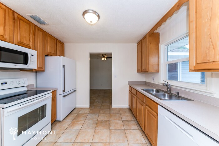 Building Photo - 3109 16th Ave W