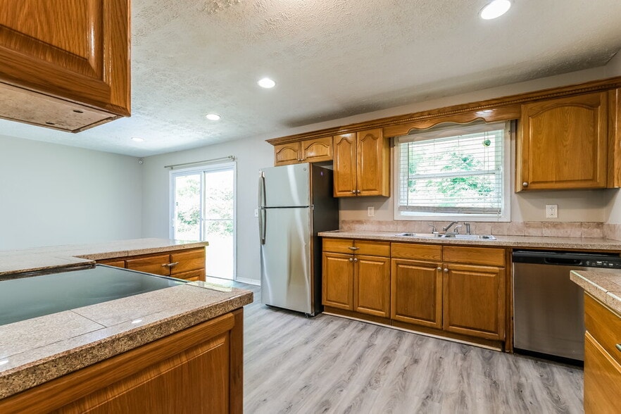 Building Photo - 2842 Zane Grey Dr SE