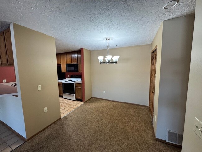 Building Photo - 8611 Scenicview Dr