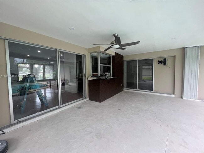 Building Photo - 1250 SW 15th Ave