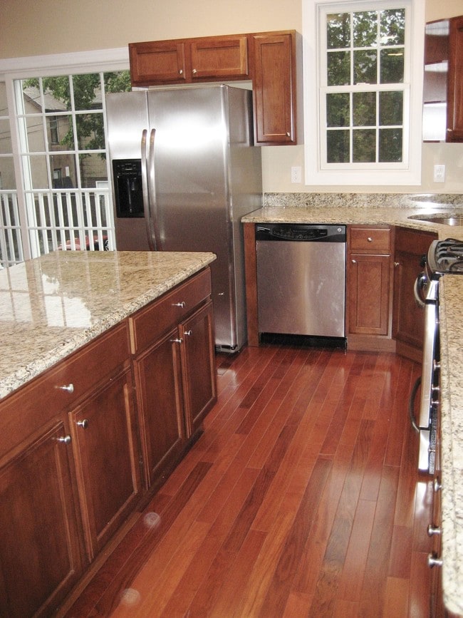 Building Photo - 330 Maple Ave