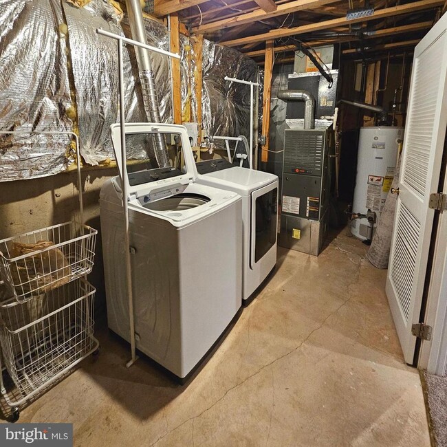 Building Photo - 13120 Misty Glen Ln