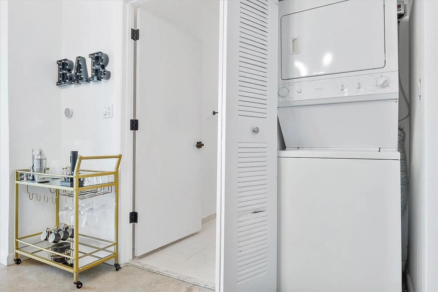 Building Photo - 133 NE 2nd Ave