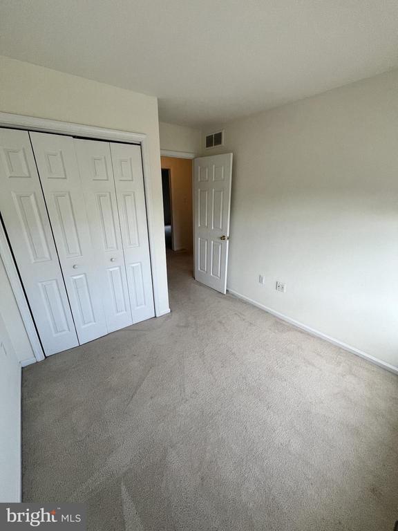 Building Photo - 18 Emandan Ln