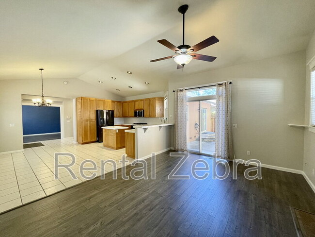 Building Photo - 233 Craftman Ct
