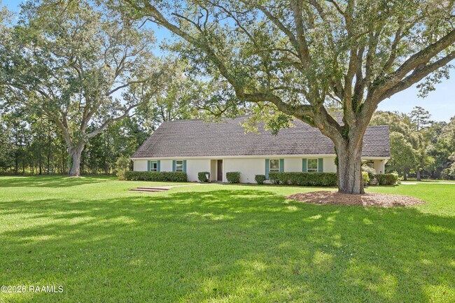 Building Photo - 2407 E Broussard Rd