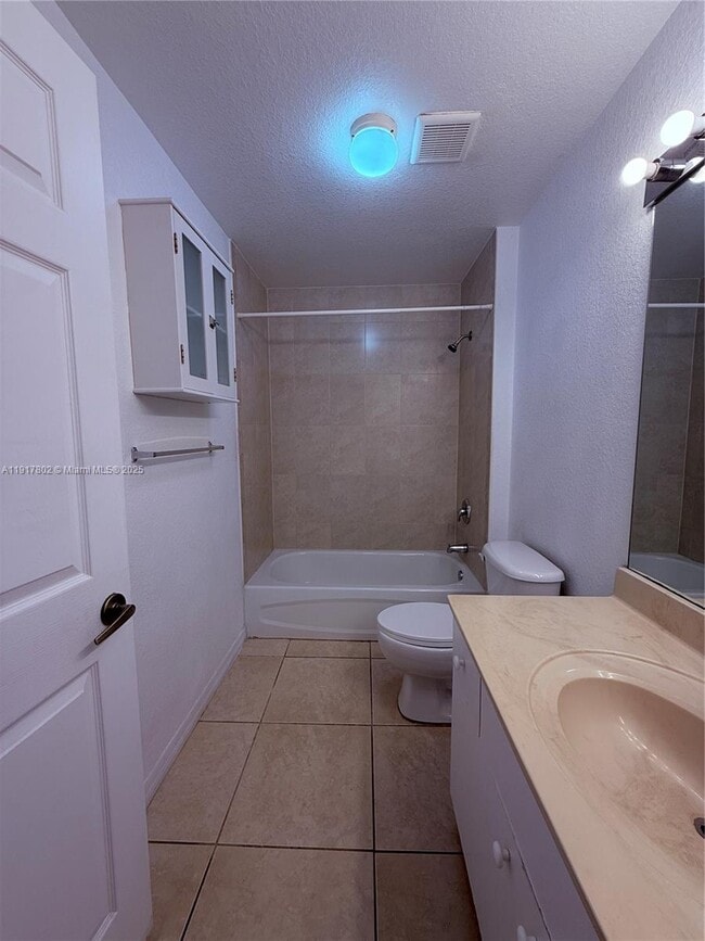 Building Photo - 3820 SW 48th Ave