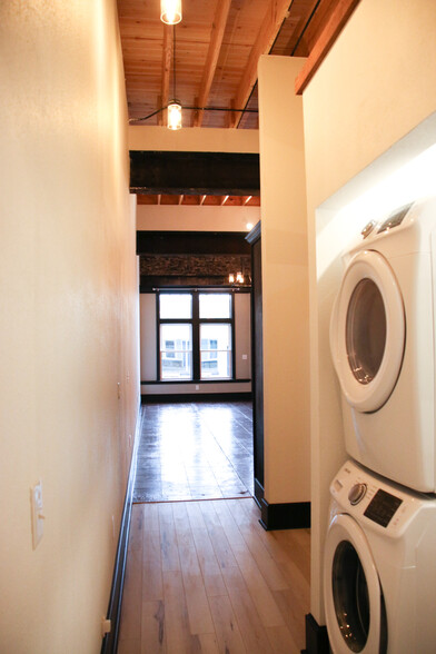 Full size washer and dryer. - 725 S Baker St