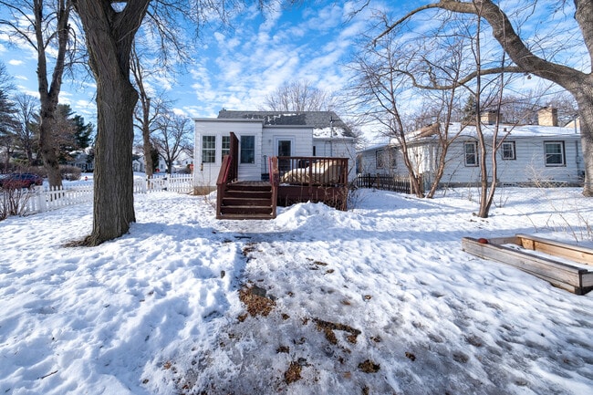 Building Photo - 3957 Ewing Ave S