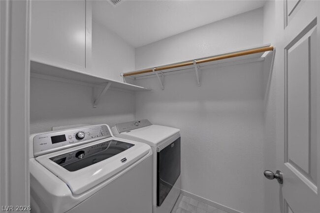 Building Photo - 833 Glitter Glen Ct