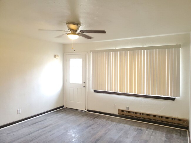 Building Photo - Chesapeake: 2 bedroom 1 bath Duplex in Gre...