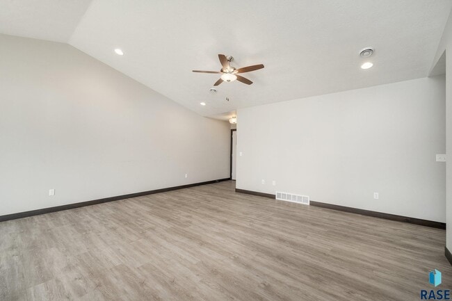 Building Photo - 4502 W 34th St N