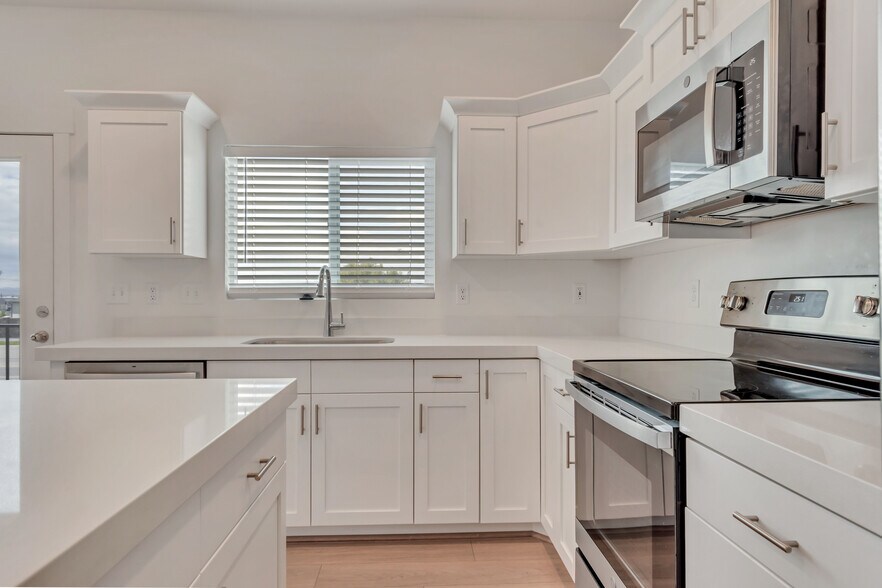 Building Photo - 1593 N 1870 E