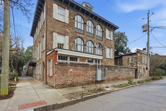 Building Photo - 124 E Mc Donough St