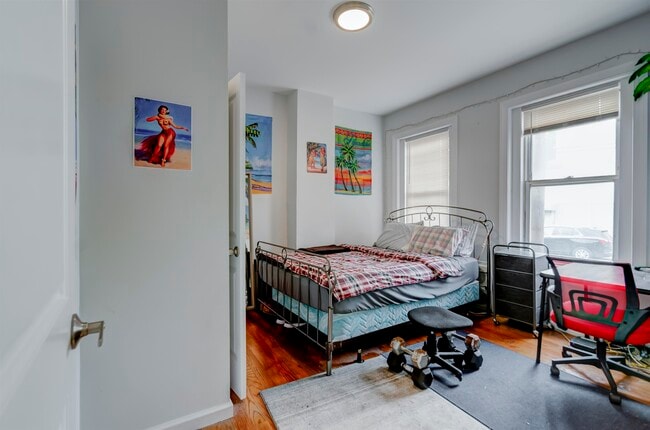 Building Photo - 164 Orient St