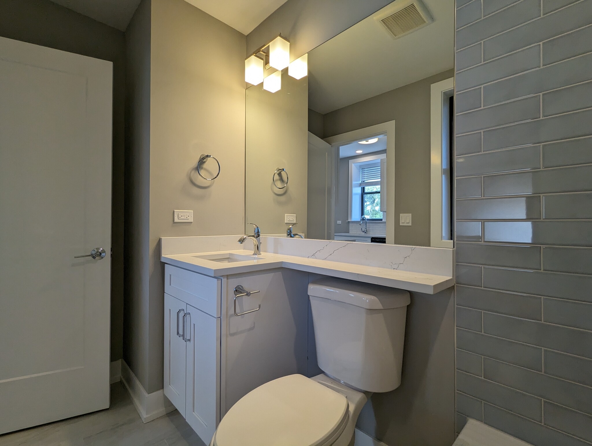 Building Photo - 3935 N Janssen Ave