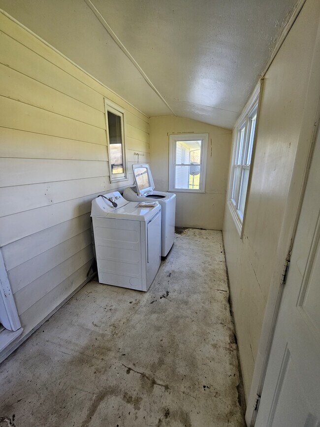 Building Photo - 7110 Noble Rd