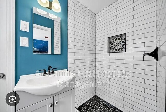 Building Photo - 4106 N Shallowford Rd