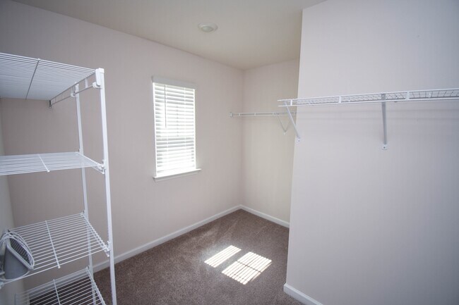 Building Photo - 6619 Colonial Dr