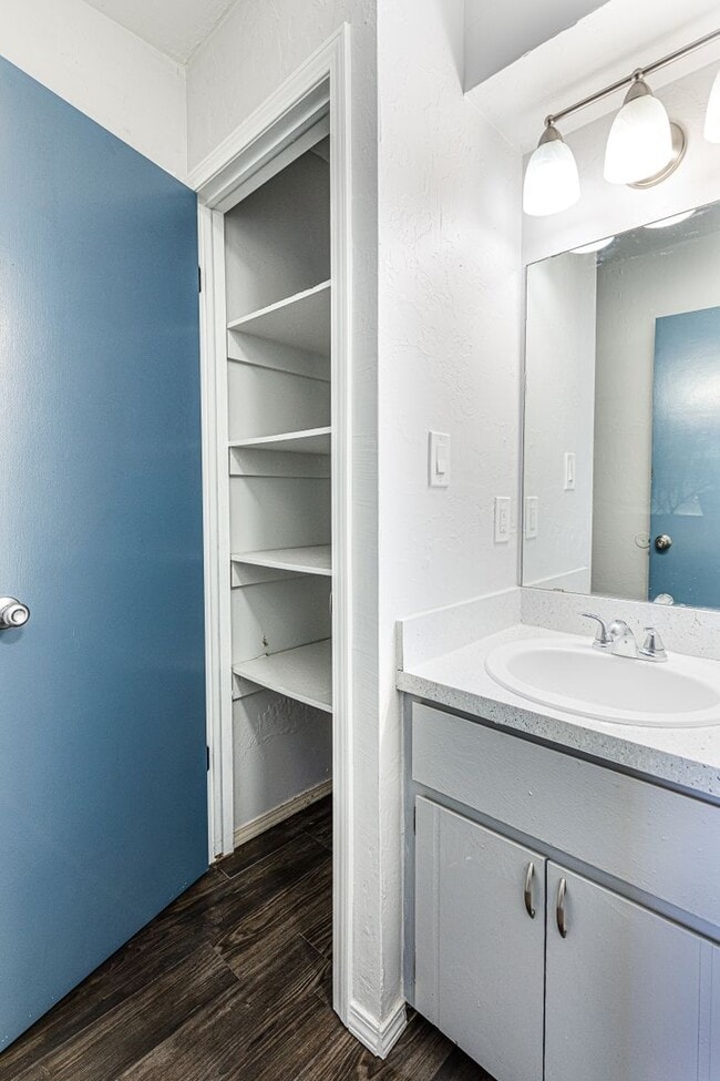 Building Photo - 2902 NW 45th Pl