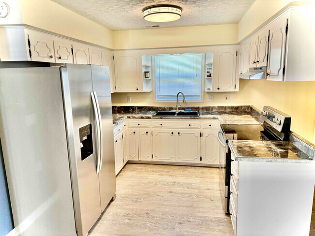 Building Photo - 73 Dan St