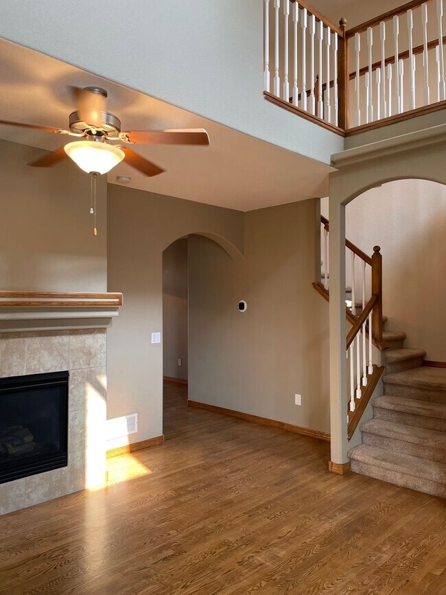 Building Photo - 3545 Big Ben Dr