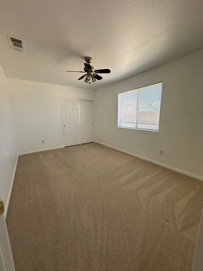 Building Photo - 3 bedroom, 2 bath in Copper Hills