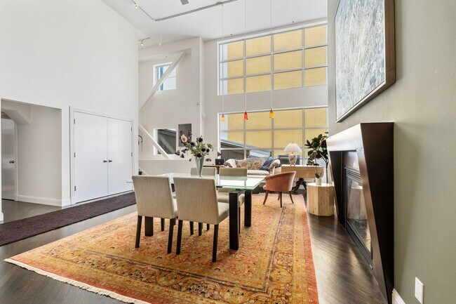 Building Photo - Large Updated SoMa Apartment!