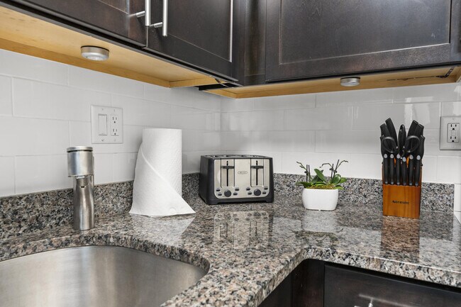 Building Photo - 175 Freeman St