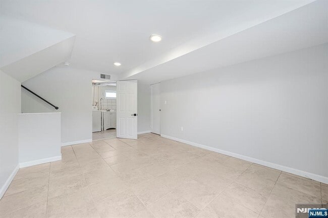 Building Photo - 111 Charles St