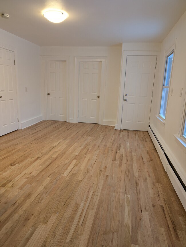 Building Photo - 64 Liberty St